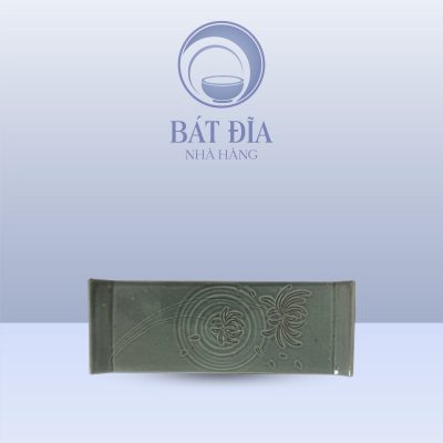 Đĩa Chữ Nhật Vênh Men Xanh Khắc Hoa Cúc