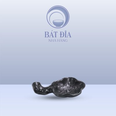 Gác Đũa Hoa Men Đen Chấm Sơn