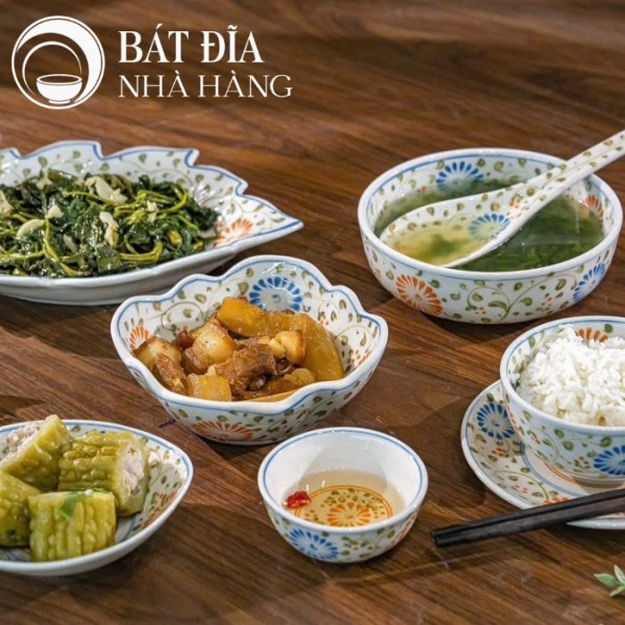 Bộ Bát Đĩa Men Trắng Vẽ Hoa Cúc