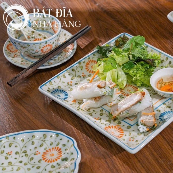 Bộ Bát Đĩa Men Trắng Vẽ Hoa Cúc