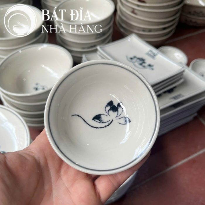 Tô Sâu Đựng Phở Men Trắng Ngà Vẽ Hoa Sen In Logo