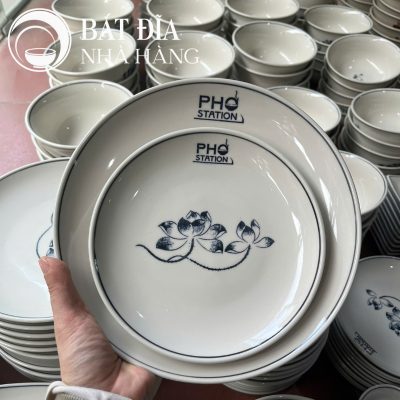 Tô Sâu Đựng Phở Men Trắng Ngà Vẽ Hoa Sen In Logo