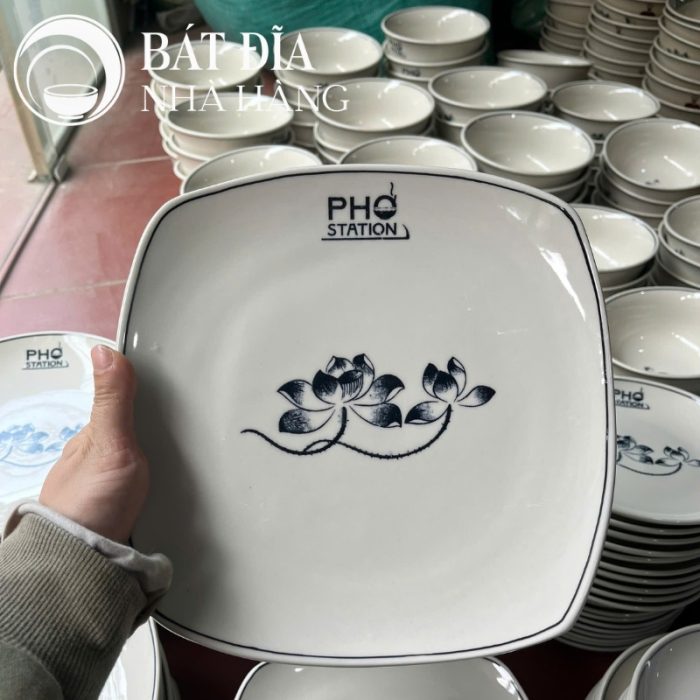 Tô Sâu Đựng Phở Men Trắng Ngà Vẽ Hoa Sen In Logo