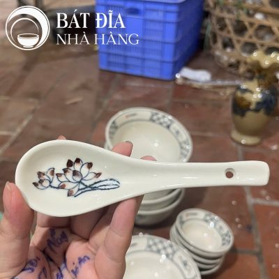 Tô Sâu Đựng Phở Men Trắng Vẽ Hoa Sen In Logo