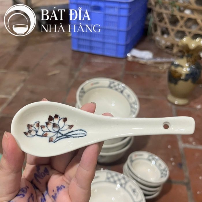 Tô Sâu Đựng Phở Men Trắng Vẽ Hoa Sen In Logo