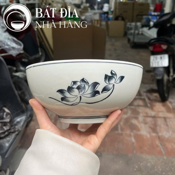 Tô Sâu Đựng Phở Men Trắng Vẽ Hoa Sen In Logo