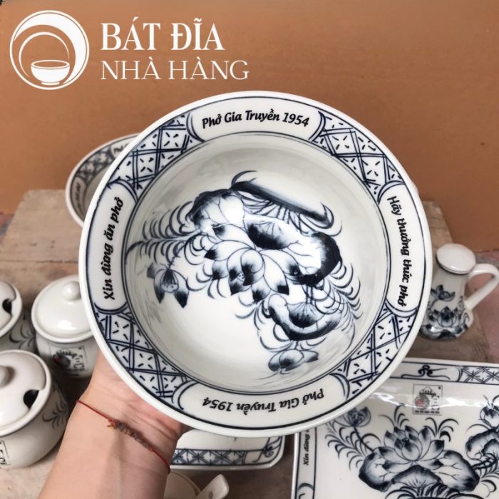 Tô Sâu Đựng Phở Men Trắng Vẽ Hoa Sen In Logo