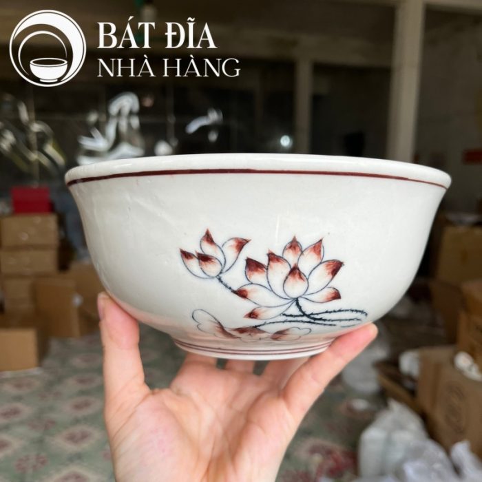Tô Sâu Đựng Phở Men Trắng Vẽ Hoa Sen In Logo