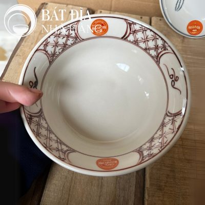 Tô Sâu Đựng Phở Men Trắng Vẽ Hoa Sen In Logo