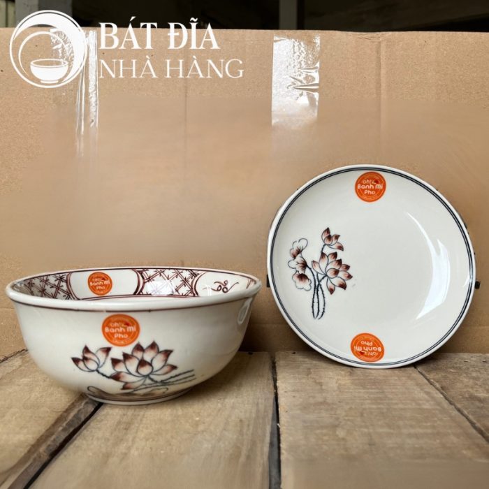 Tô Sâu Đựng Phở Men Trắng Vẽ Hoa Sen In Logo