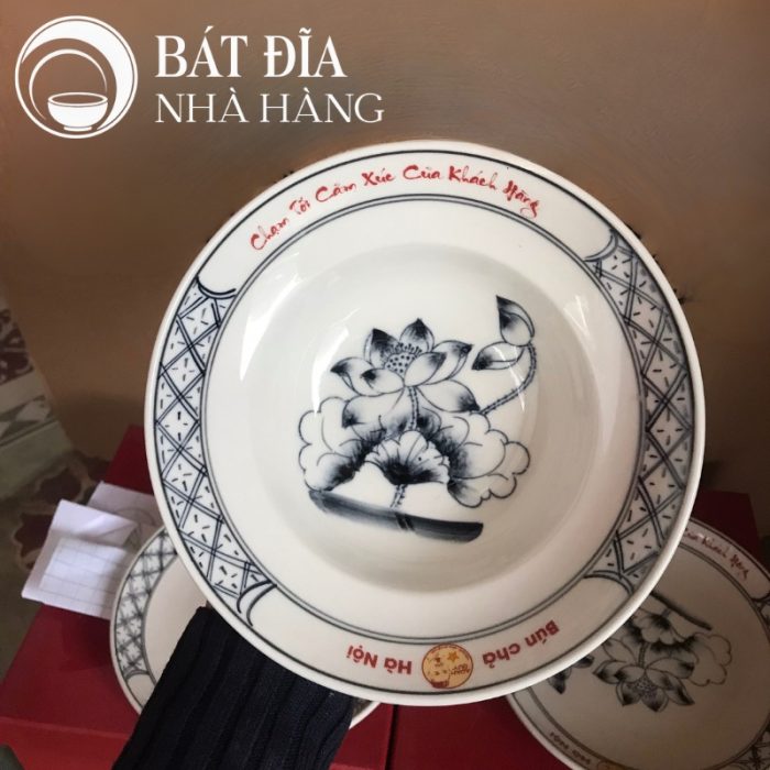 Tô Yêu Đựng Phở Men Trắng Vẽ Hoa Sen In Logo