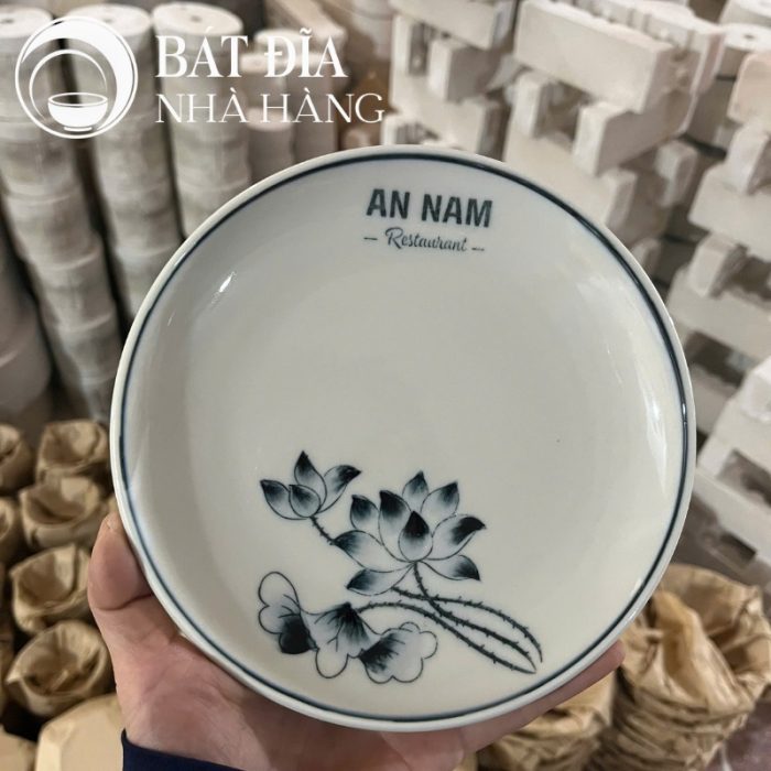 Tô Yêu Đựng Phở Men Trắng Vẽ Hoa Sen In Logo