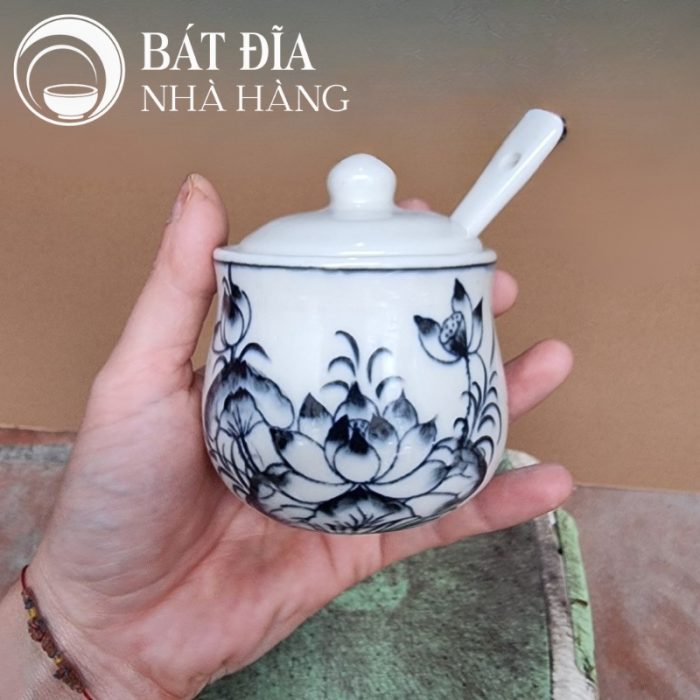 Tô Yêu Đựng Phở Men Trắng Vẽ Hoa Sen In Logo